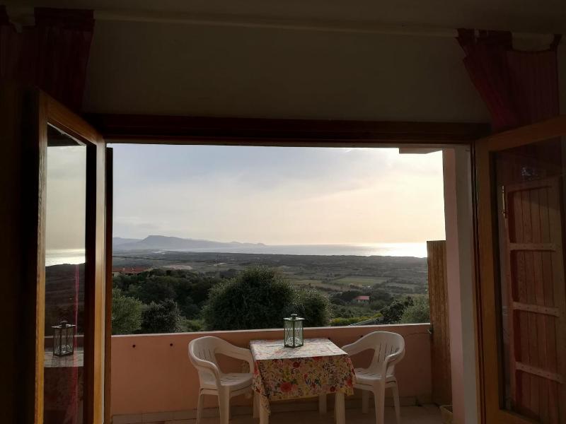 Bilocale Vista Mare a Badesi - Panoramico appartamento