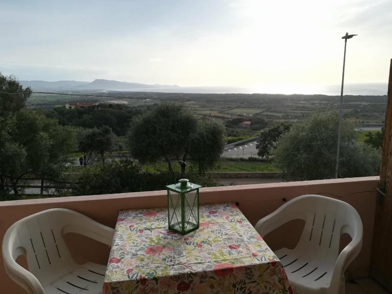 Bilocale Vista Mare a Badesi - Panoramico appartamento