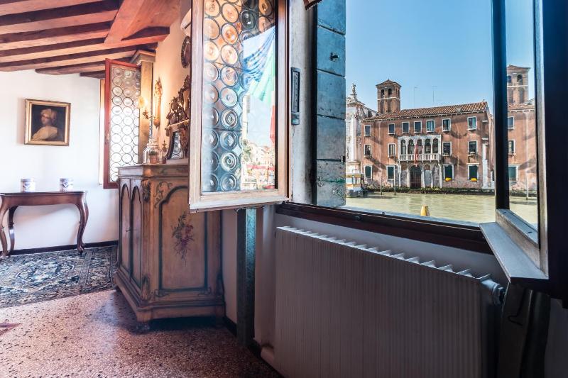 Admiral Emo Palace Over Canal Grande — забронировать отель в Венеции
