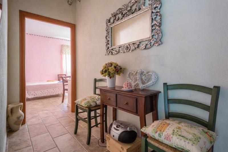 Cuaddus e Tellas a Nuragus - Accogliente B&B tipico