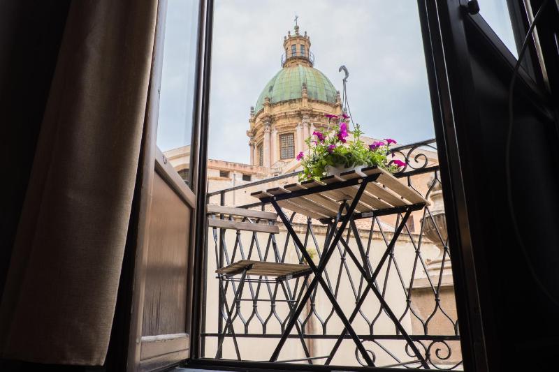 Цены на Centro Casa Monteleone в Палермо
