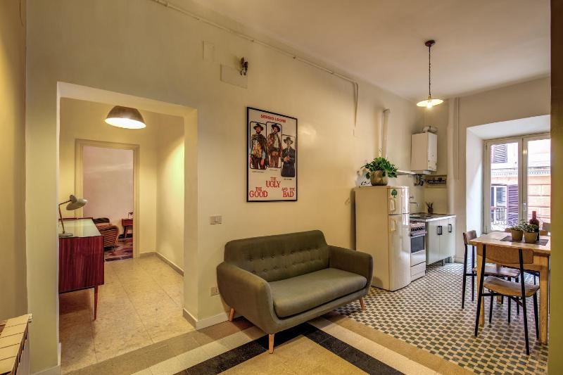 Цены на Trastevere San Cosimato vintage в Риме