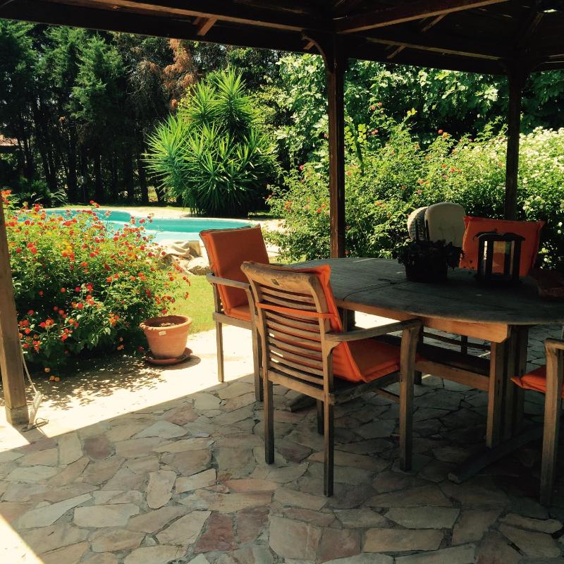 Casa Margherita a Chia - Villa di Lusso con Piscina