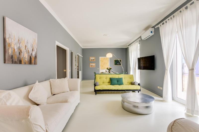 Rome As You Feel - Pellegrino Luxury Apartment with Balcony — отель в Риме, Италия
