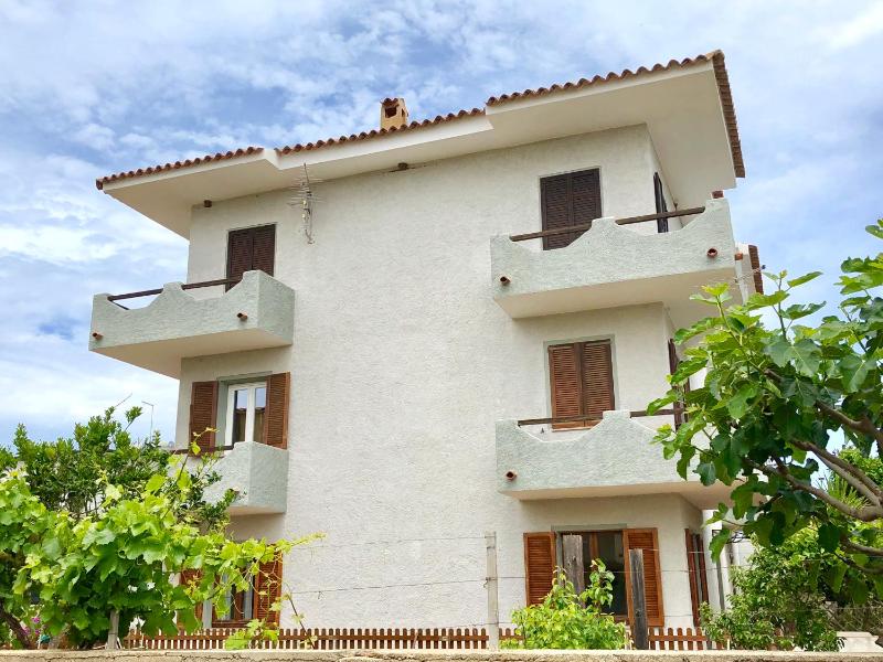 Sarena Apartment: Oasi di comfort con patio e giardino