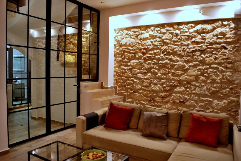 AllStar Boutique House in DownTown, direct connection with airport — отель в Афины, Греция
