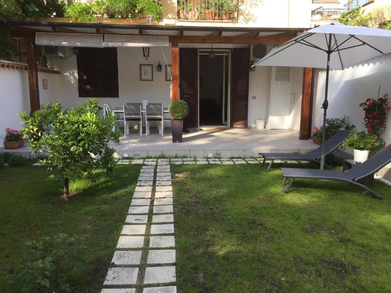 Casa degli aranci — отель в Неаполе, Италия