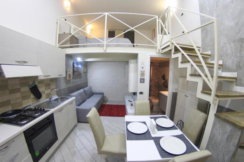 Brillantina House — отель с удобным расположением в Неаполе