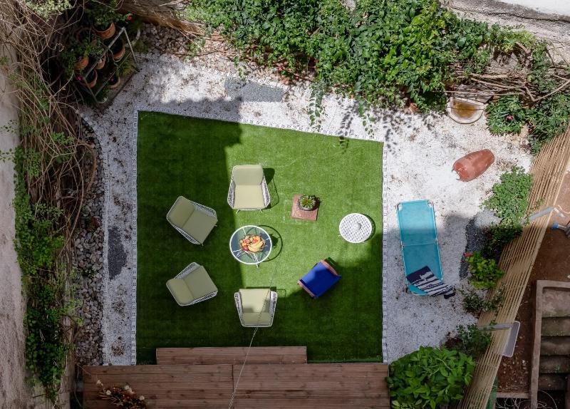 Acropolis Koukaki Loft Private Garden — отель с удобствами в Афины
