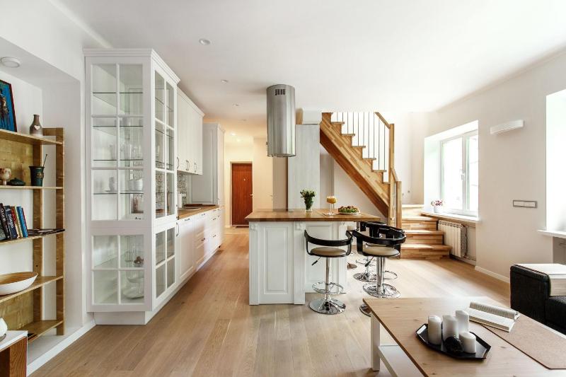 #stayhere 3BDR Modern & Stylish Apartment - Heart of Old Town by Houseys — отель с удобным расположением в Вильнюсе