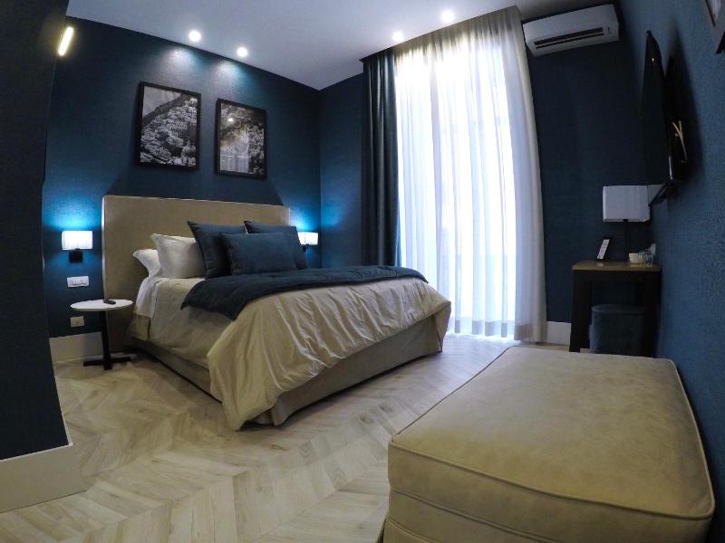 Bed No Breakfast AK 2 — отель с удобным расположением в Неаполе