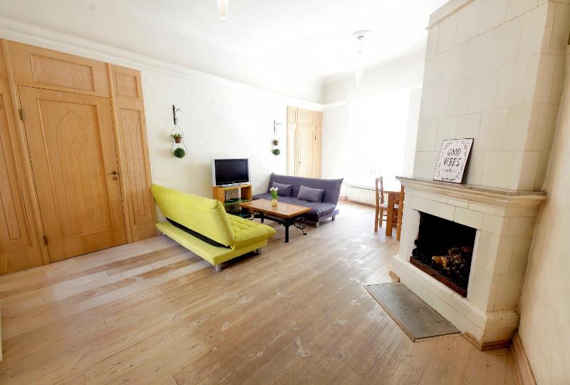 AirHome - Cozy Apartment — отель с удобствами в таллине