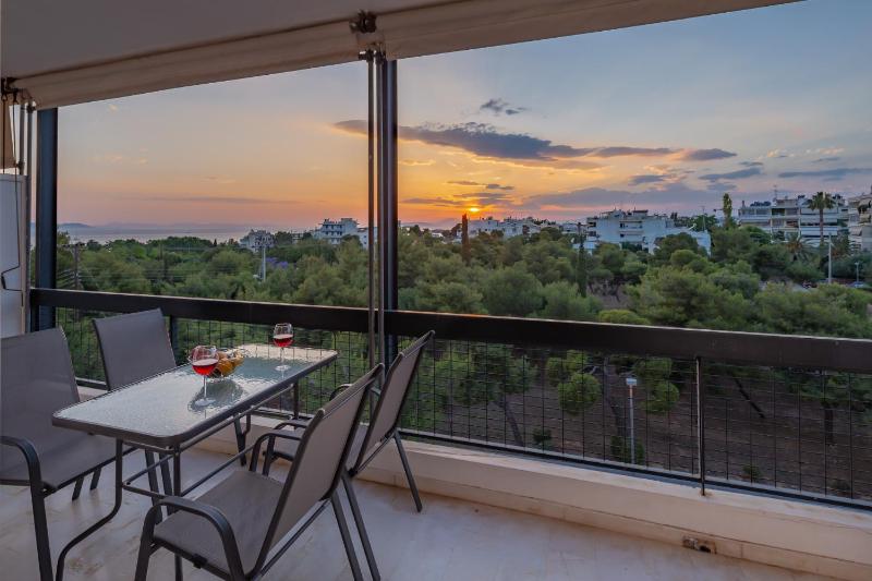 Archer - Sea view apartment — забронировать отель в Афины