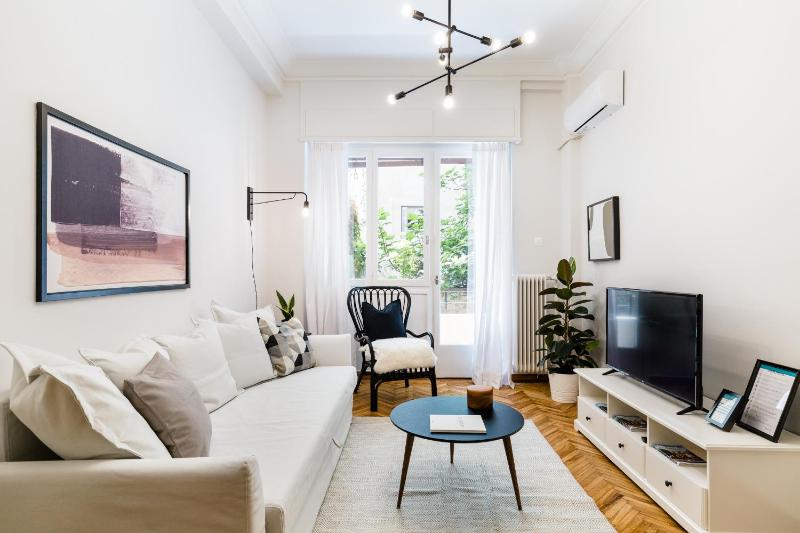 Цены на Classy & Charming 1BD Apartment in Kolonaki by UPSTREET в Афины