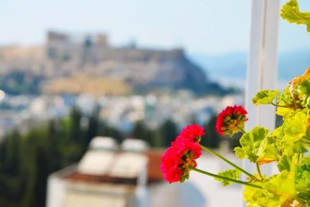 Mia's Atelier, Balcony to Acropolis — отель с удобным расположением в Афины