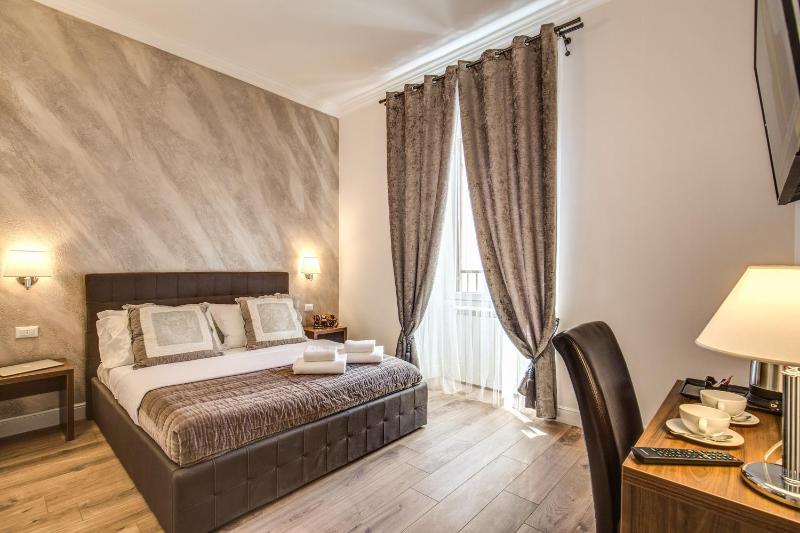 River Luxury Suites — отель с удобным расположением в Риме