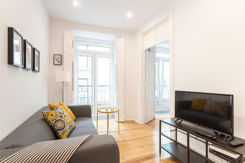 Three bedroom apartment in historical centre -Bairro Alto — отзывы гостей и цены
