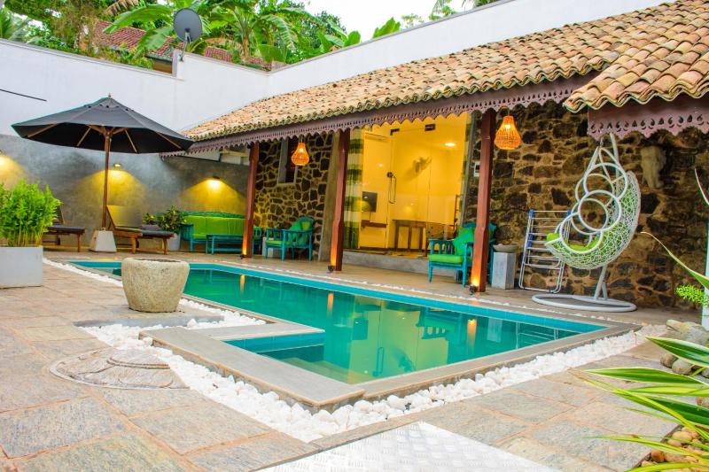 Rock Elephant Villa — комфортный отель в Хиккадува