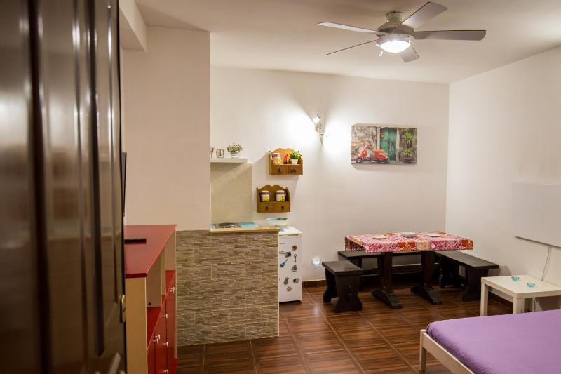 Casa Lory — отель в Неаполе, Италия