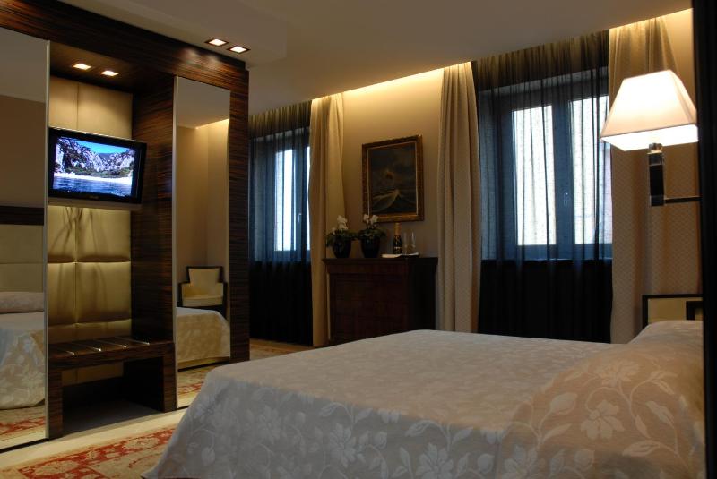 Hotel Excelsior a La Maddalena - Lusso nel centro