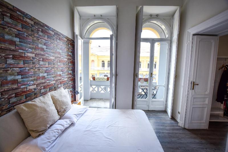 A I R Amore Apartment — отель в Неаполе, Италия
