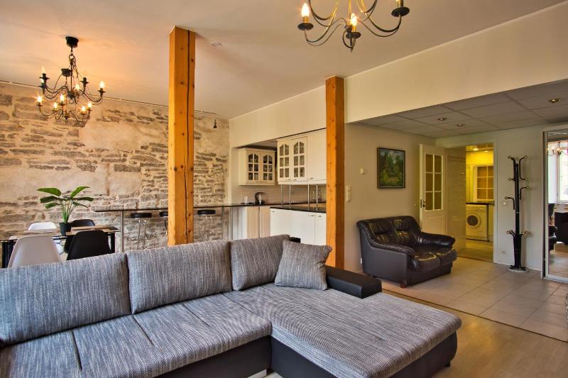 Dream Stay - Old Town Church View Apartment with Sauna — отель с удобным расположением в таллине