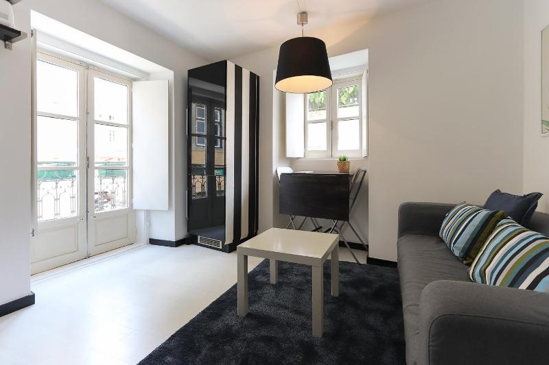 Tailor Made Flat in Central Bairro Alto — отель с удобствами в Лиссабоне