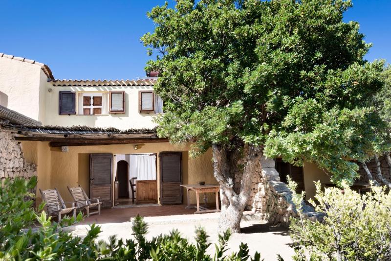 Residenza Capriccioli - Oasi con Piscine e Spiaggia