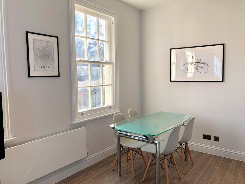 Stylish Maisonette and Studio in Victoria — комфортный отель в Лондоне