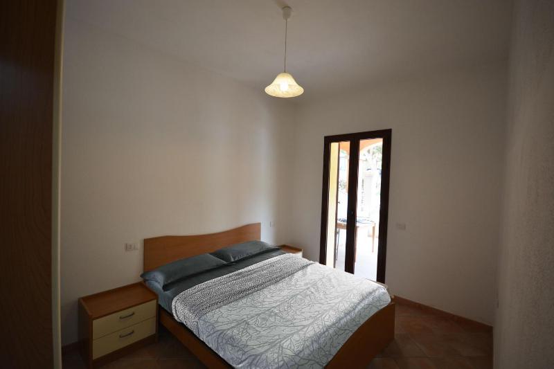 Palm Apartment a Valledoria - Oasi con giardino e BBQ