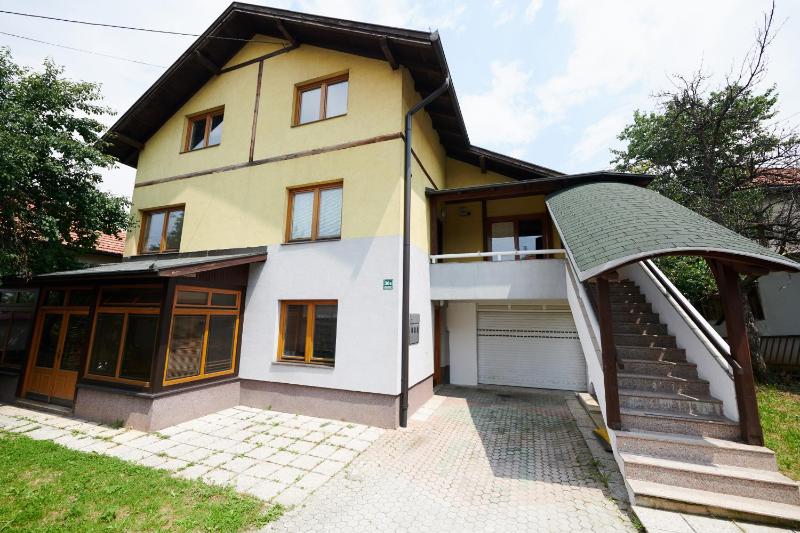 Villa Trebevicka Sarajevo — отель с удобным расположением в Сараево