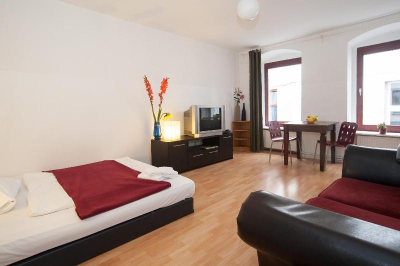 Цены на Courtyard Apartment (REARE) в Берлине