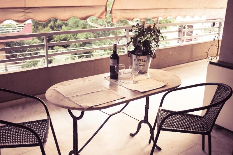 City Break Nearby Metro And Bus Express Airport — отель с удобствами в Афины