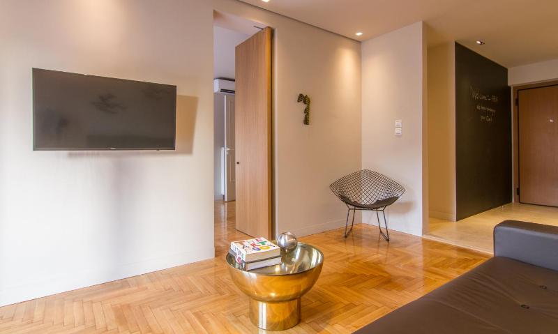 ABA Junior Apartment Veikou street — отель с удобным расположением в Афины