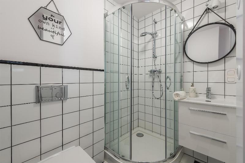 Цены на UnitApartament Warszawa Centrum Room in Apartment by Metro Rondo ONZ Super wygodne noclegi zapraszamy в Варшаве