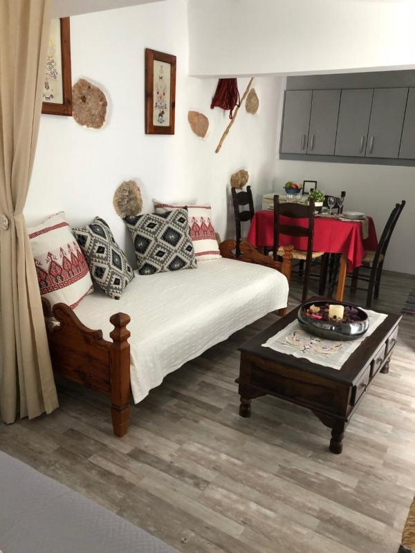 Little cottage — забронировать отель в Афины
