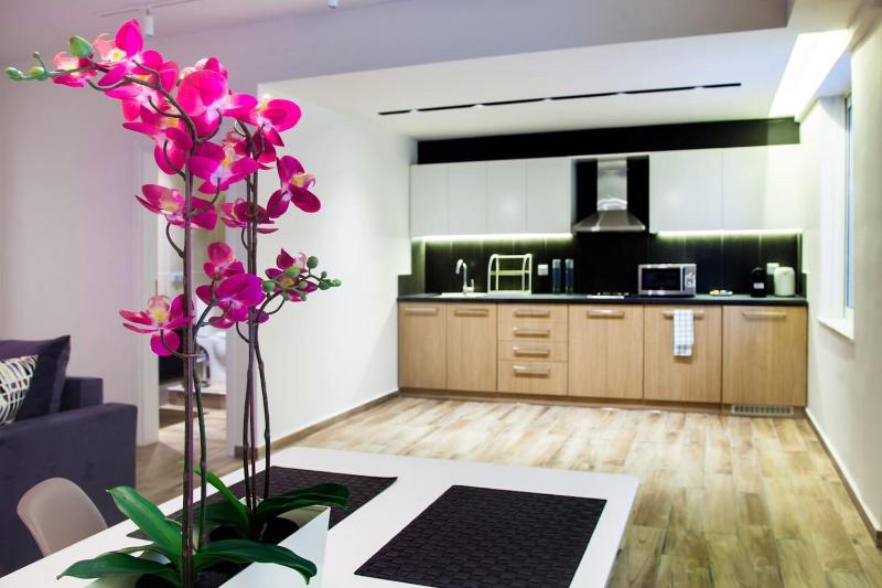 Цены на TONI'S 2BD Apartment with Terrace next to Stadium в Афины