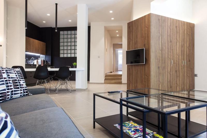 TONI'S Choice to stay in Athens, 2BD Modern House — отель с удобным расположением в Афины