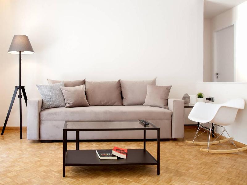 TONI'S Lovely Apartment in Sunny Pangrati — комфортный отель в Афины