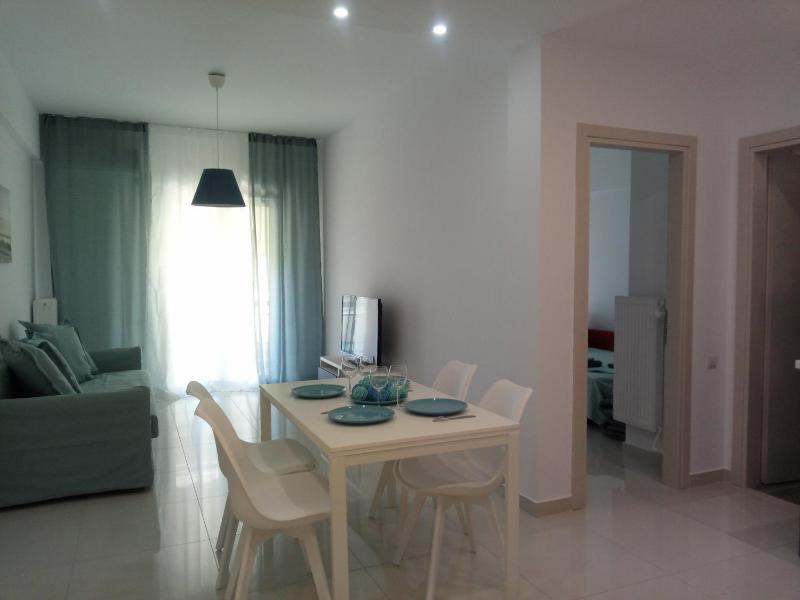 New Apartment near metro Larissis in the centre of Athens — отель с удобным расположением в Афины
