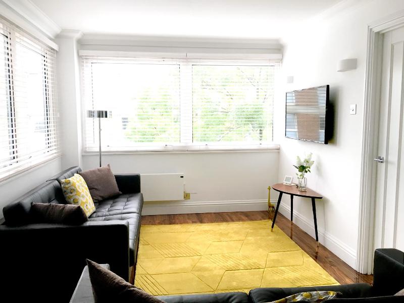 Superb 3-Bed 2-Bath with Wifi: Trendy Fitzrovia W1 — комфортный отель в Лондоне