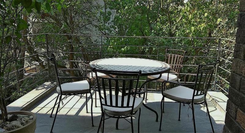 APARTMAN V ZAHRADE PRAHA TROJA - APARTMENT IN THE GARDEN PRAGUE Troja — отель в Праге, Чешская Республика