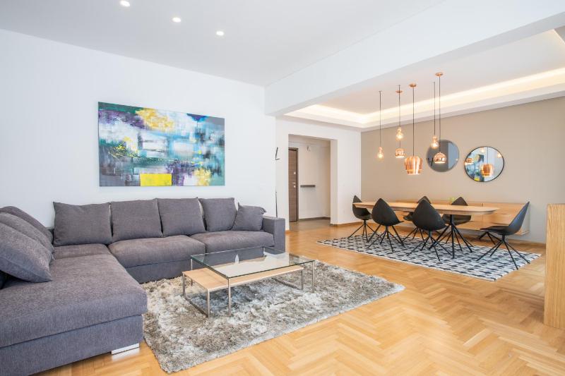 Exquisite HiEnd 3bdr 4th flr Top Kolonaki spot — забронировать отель в Афины