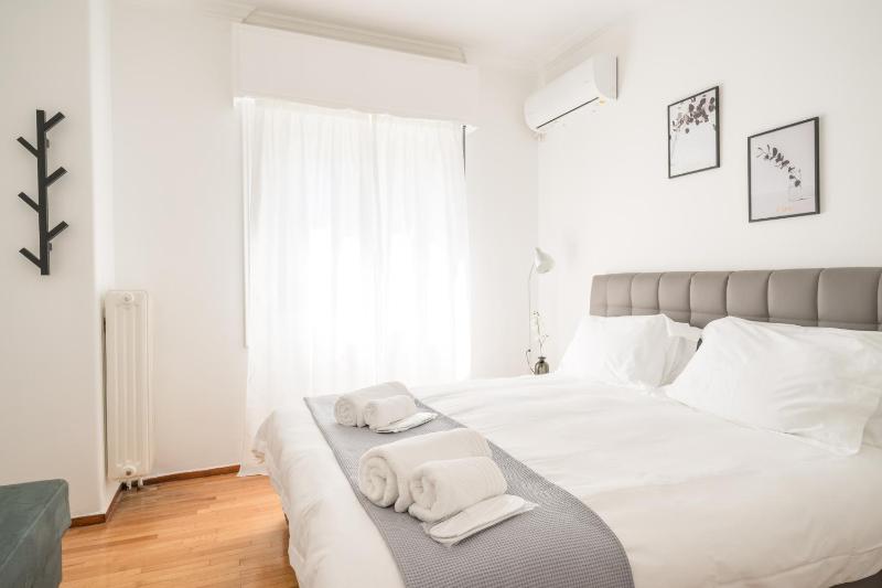 Modern design apartment near Acropolis 2 — отель с удобствами в Афины