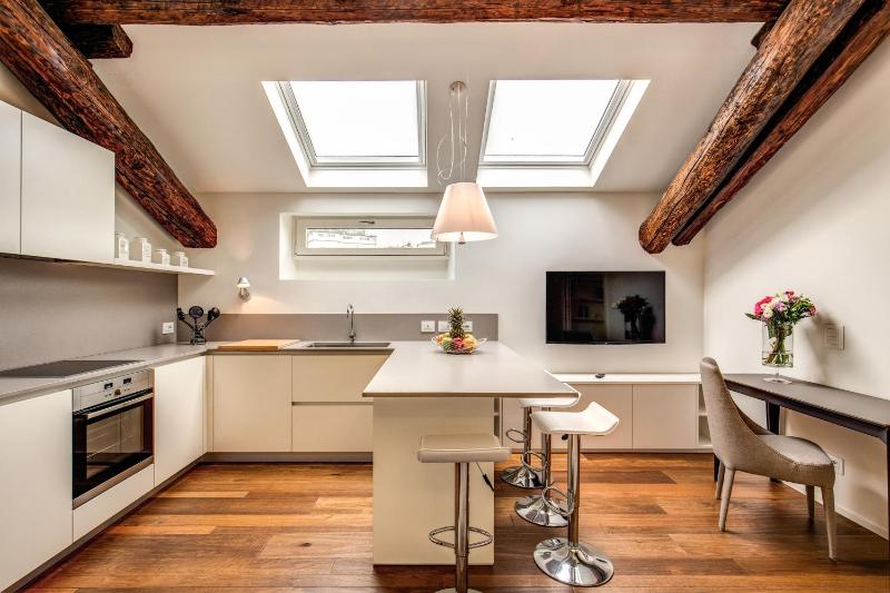 Цены на Luxurious Apartment in Milan в Милане