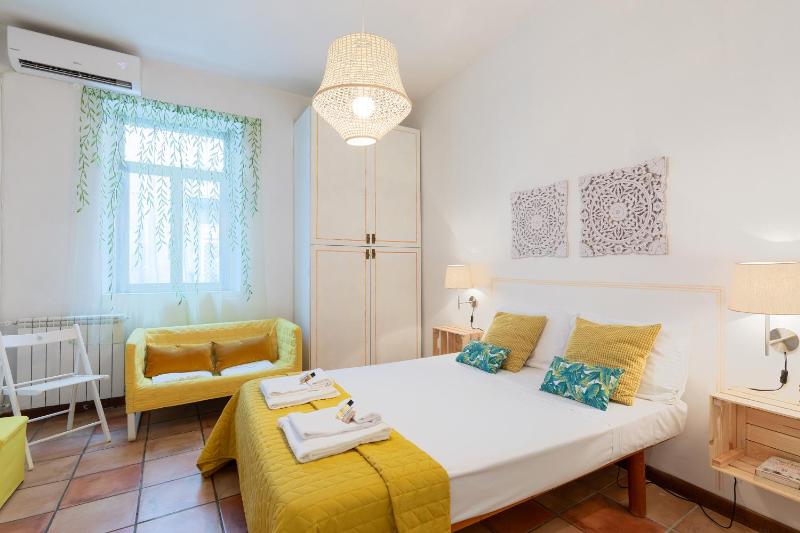 Rome As You Feel - Monti Apartment — отель с удобствами в Риме
