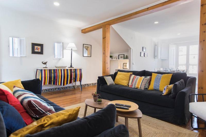 LovelyStay - Bairro Alto Terrace Wonder — забронировать отель в Лиссабоне