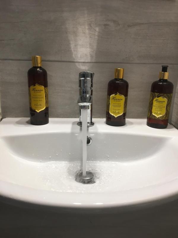 ATHENS *BLUE GRAND SUITE *DI GIORGIO CENTRAL APARTMENT — отель с удобствами в Афины