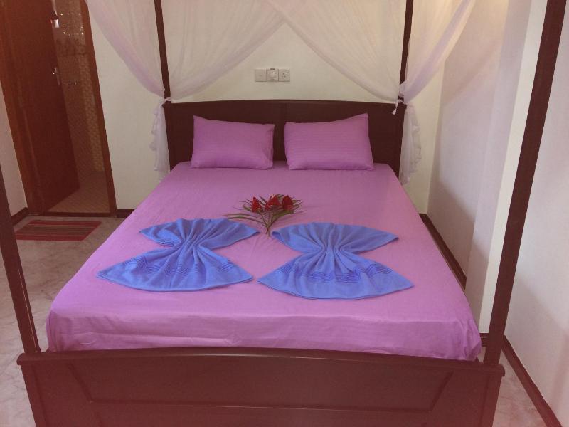 Suren Guest House — забронировать отель в Хиккадува