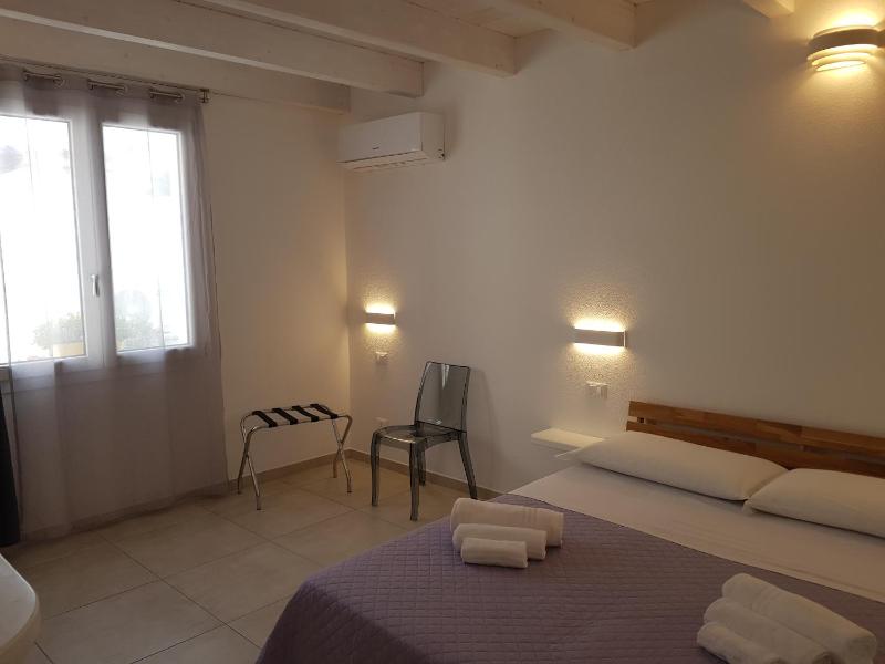 B. SINIS a Càbras - Accogliente B&B con giardino comune